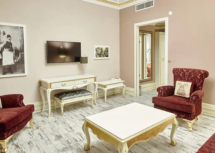 L'agora Old Town Hotel&bazaar 3*